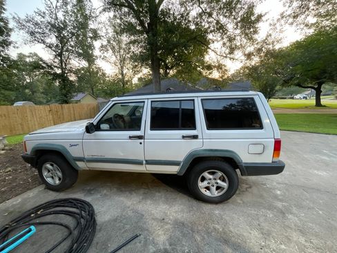 Used 1997 Jeep Cherokee Sport image 2
