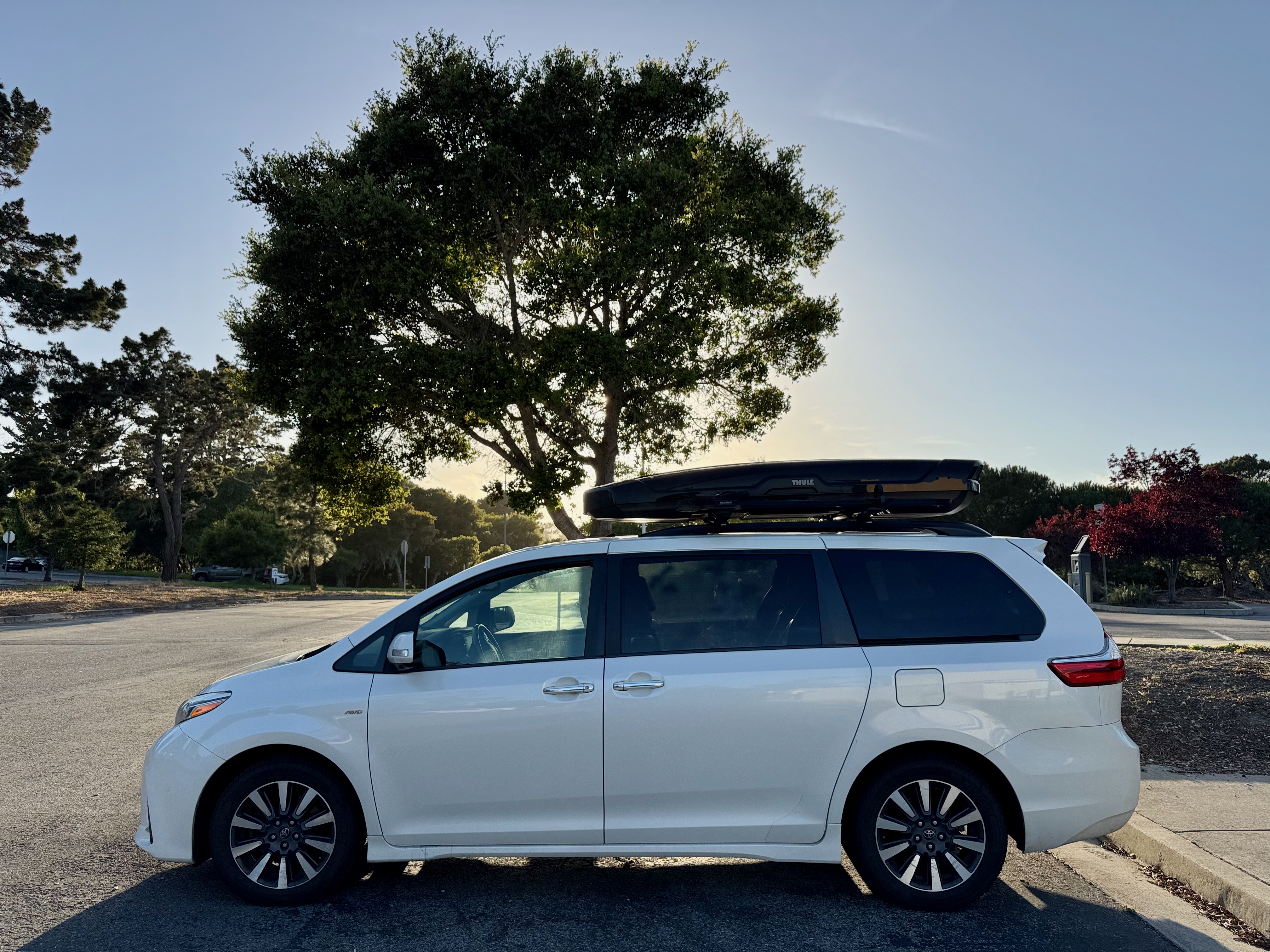 Used 2018 Toyota Sienna Limited Premium AWD/4WD image 2