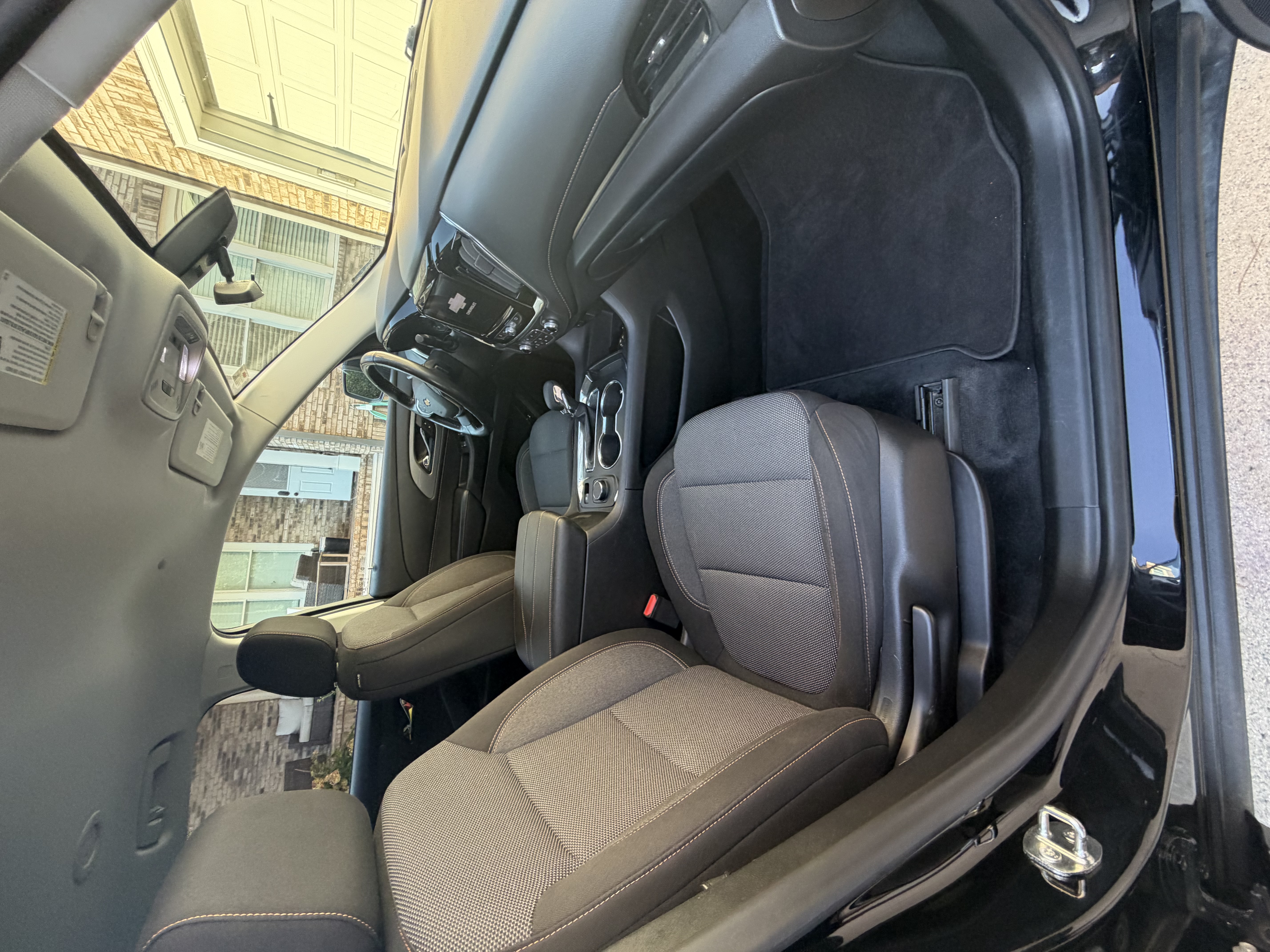Used 2021 Chevrolet Traverse LT FWD image 22
