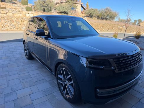 Used 2025 Land Rover Range Rover SE image 4