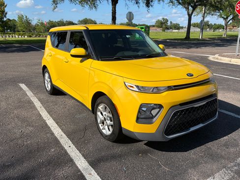 Used 2020 Kia Soul S FWD image 1