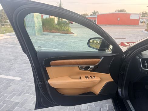 Used 2017 Volvo S90 T5 Inscription w/ Convenience Package image 18