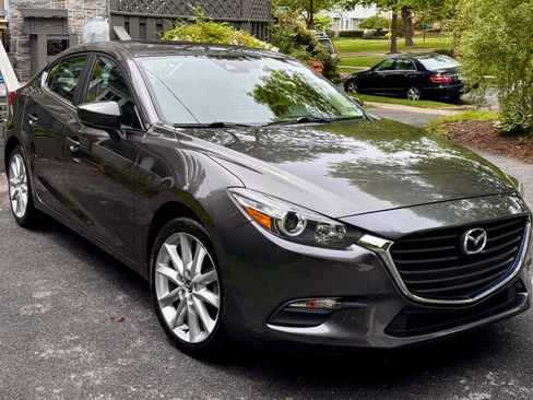 Used 2017 MAZDA MAZDA3 Touring w/ Popular Equipment Package FWD image 5