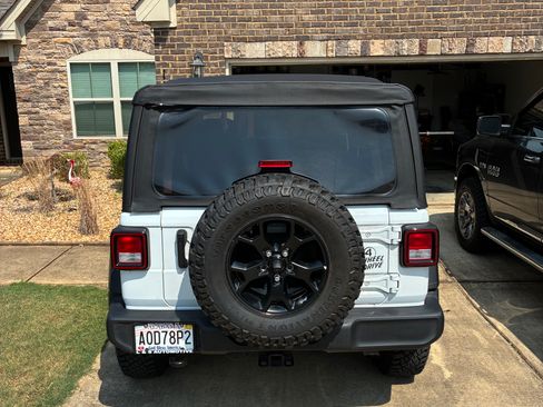 Used 2023 Jeep Wrangler Unlimited Sport AWD/4WD image 4