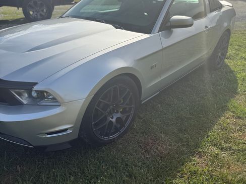 Used 2010 Ford Mustang GT image 1