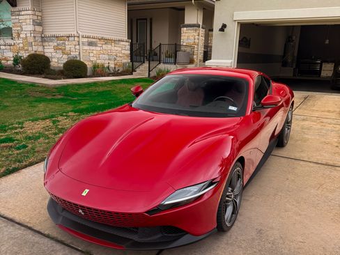 Used 2021 Ferrari Roma image 9