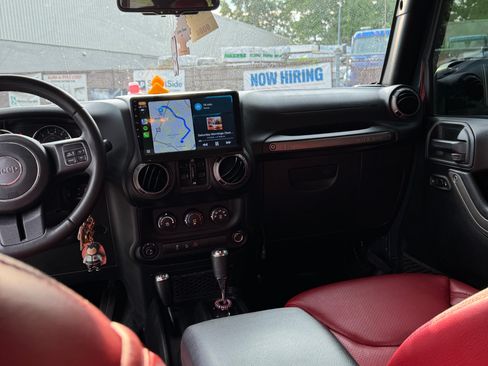 Used 2018 Jeep Wrangler Unlimited Sport S AWD/4WD image 19