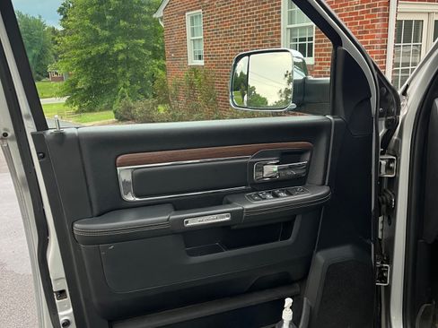 Used 2017 RAM 1500 Laramie AWD/4WD image 15