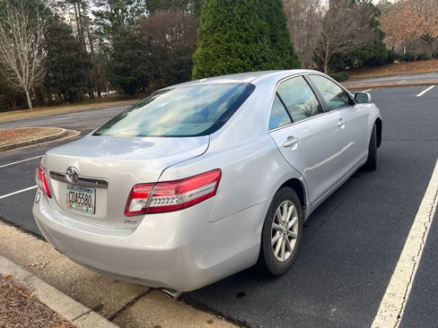 Used 2011 Toyota Camry XLE image 4
