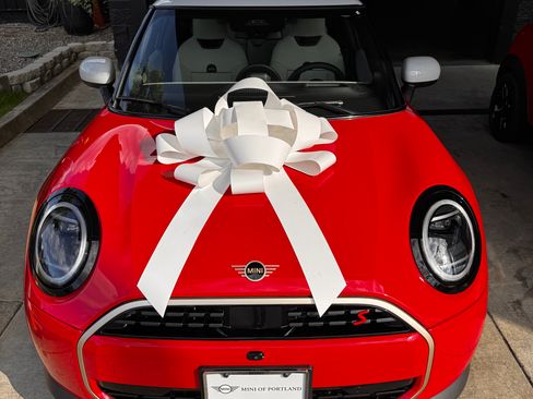 Used 2025 MINI Cooper S FWD image 1