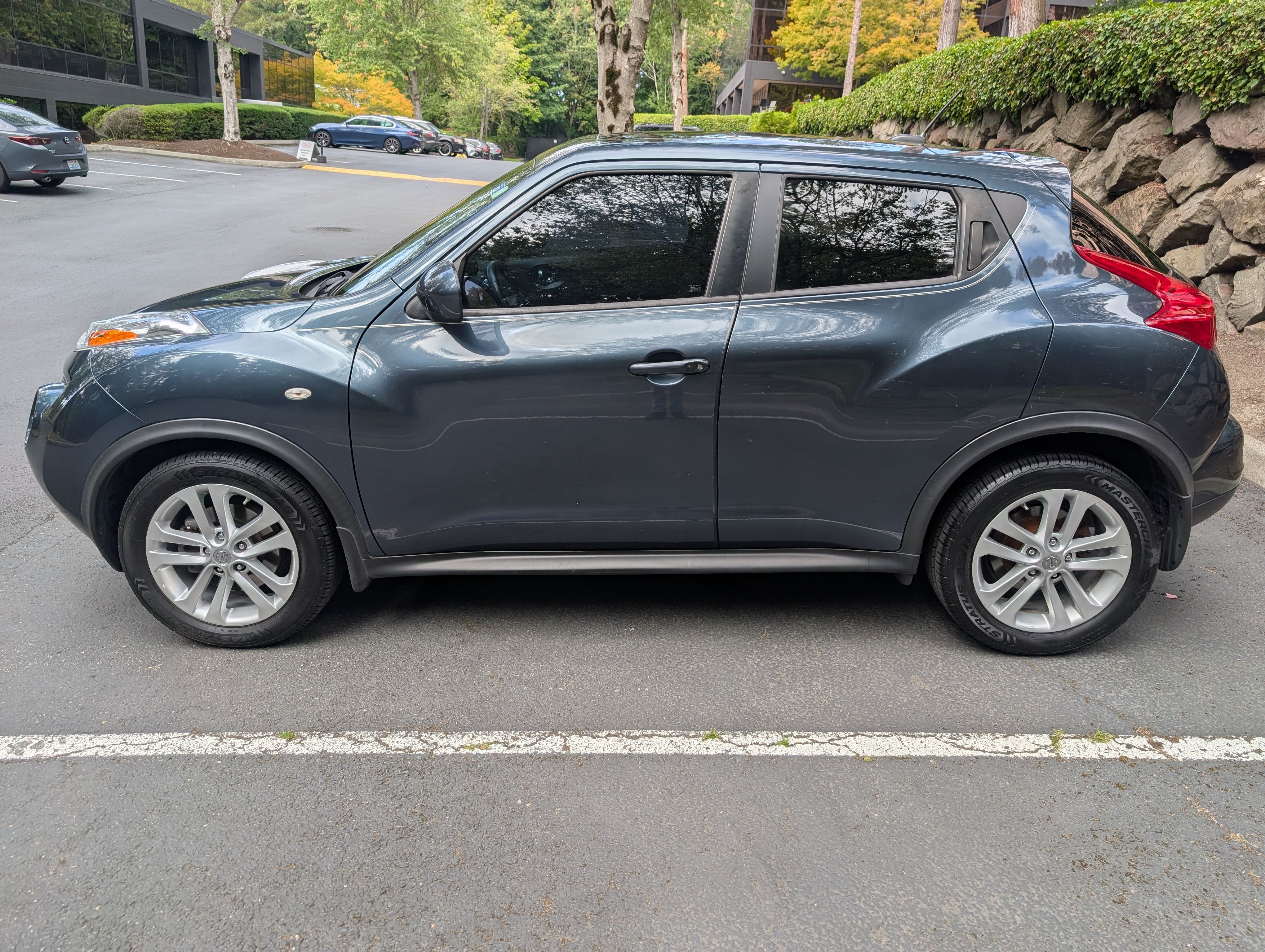 Used 2014 Nissan Juke SV FWD image 2