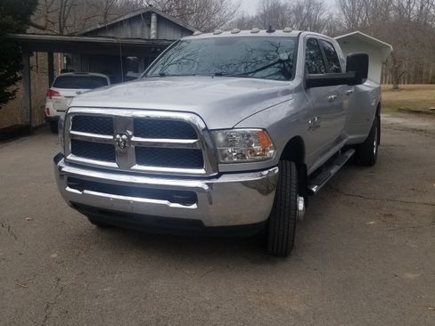Used 2018 RAM 3500 SLT w/ Luxury Group image 1