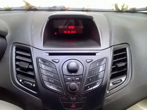 Used 2015 Ford Fiesta SE image 6