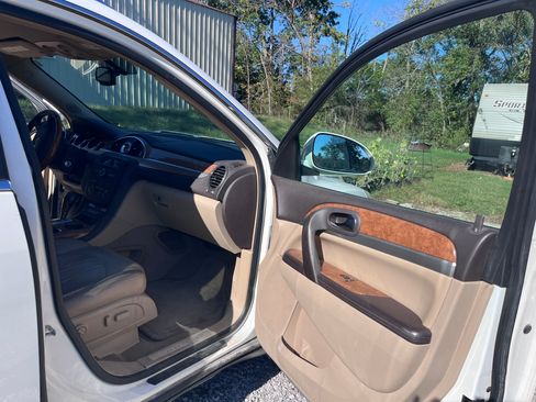 Used 2008 Buick Enclave CXL w/ Driver Confidence Package image 8