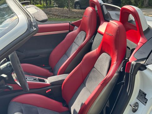 Used 2016 Porsche Boxster Spyder RWD image 12