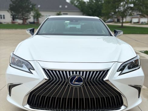 Used 2020 Lexus ES 300h w/ Premium Package FWD image 2