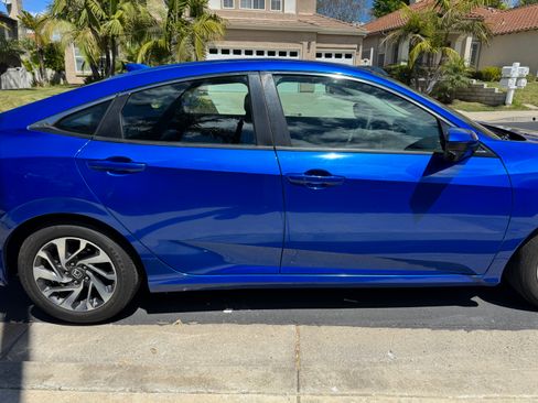 Used 2018 Honda Civic EX image 4
