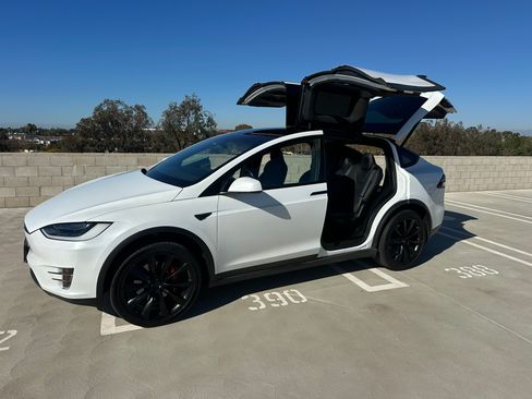 Used 2016 Tesla Model X P90D image 8