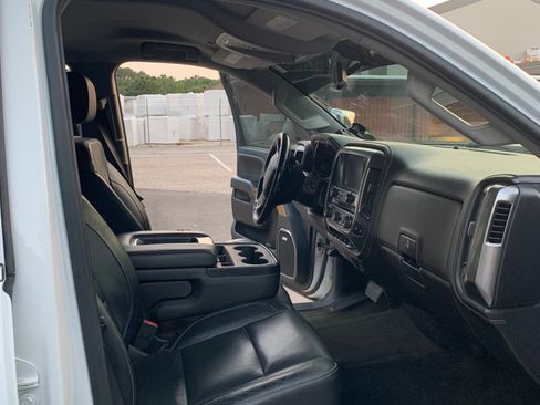 Used 2018 Chevrolet Silverado 2500 LTZ w/ Duramax Plus Package AWD/4WD image 10