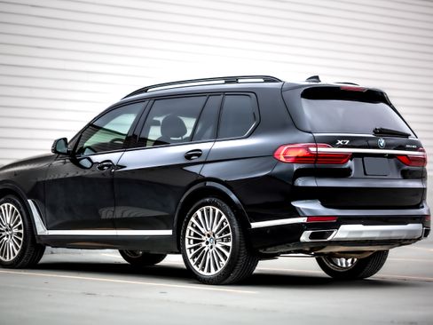 Used 2021 BMW X7 xDrive40i w/ Parking Assistance Package AWD/4WD image 5