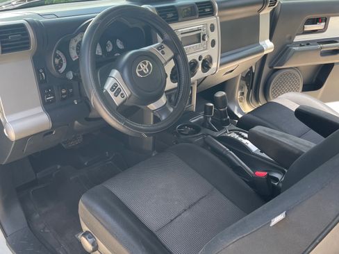 Used 2011 Toyota FJ Cruiser 4WD w/ Upgrade Pkg image 19