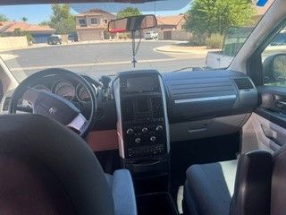 Used 2008 Dodge Grand Caravan SXT w/ Entertainment Group 2 FWD image 4
