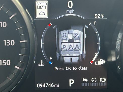 Used 2017 Land Rover Discovery Sport HSE image 11