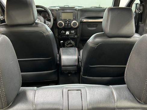 Used 2016 Jeep Wrangler Sahara image 18