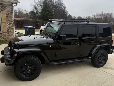 Used 2016 Jeep Wrangler Unlimited Sahara image 8