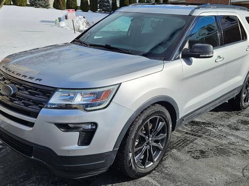 Used 2019 Ford Explorer XLT w/ Equipment Group 202A image 4