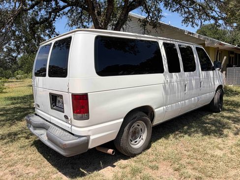 Used 2004 Ford E-150 and Econoline 150 Wagon RWD image 12