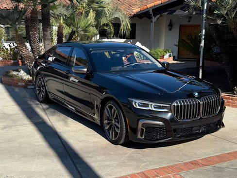 Used 2020 BMW M760i xDrive M760i xDrive Sedan 4D w/ Luxury Rear Seating Package image 4