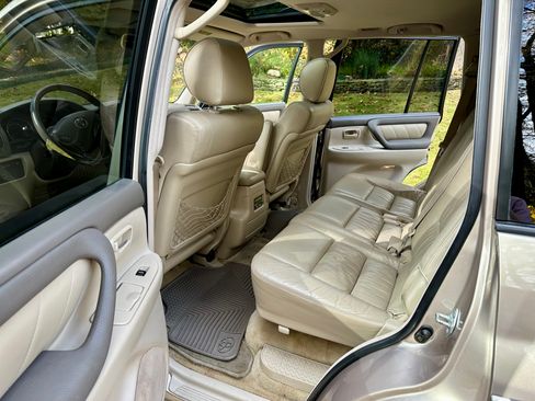 Used 2004 Toyota Land Cruiser image 11