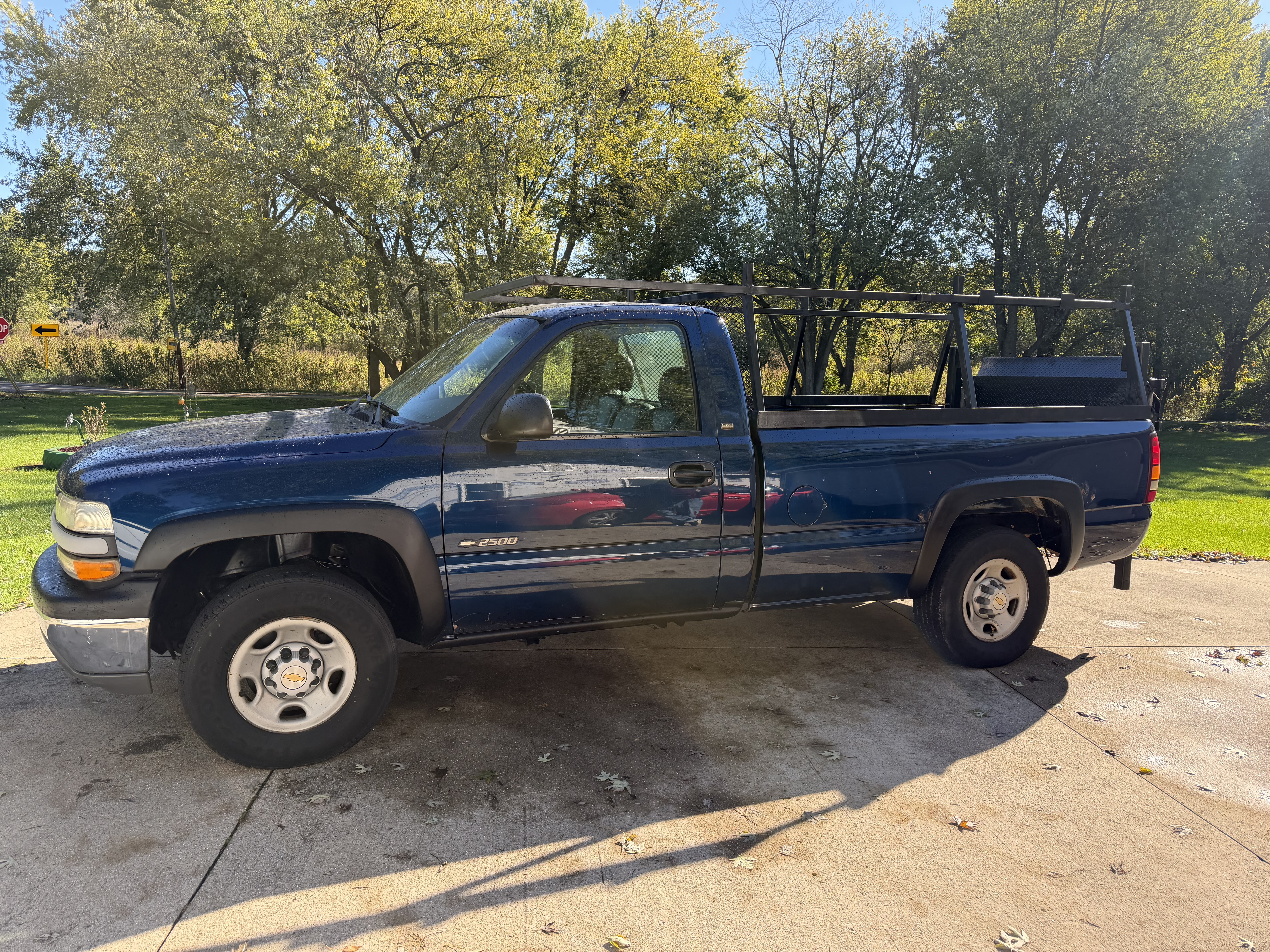 Used 2002 Chevrolet Silverado 2500 2WD Regular Cab image 1