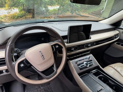 Used 2020 Lincoln Aviator Reserve w/ Equipment Group 202A image 12