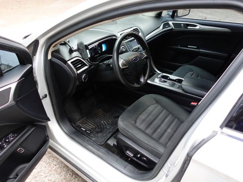 Used 2017 Ford Fusion SE image 13