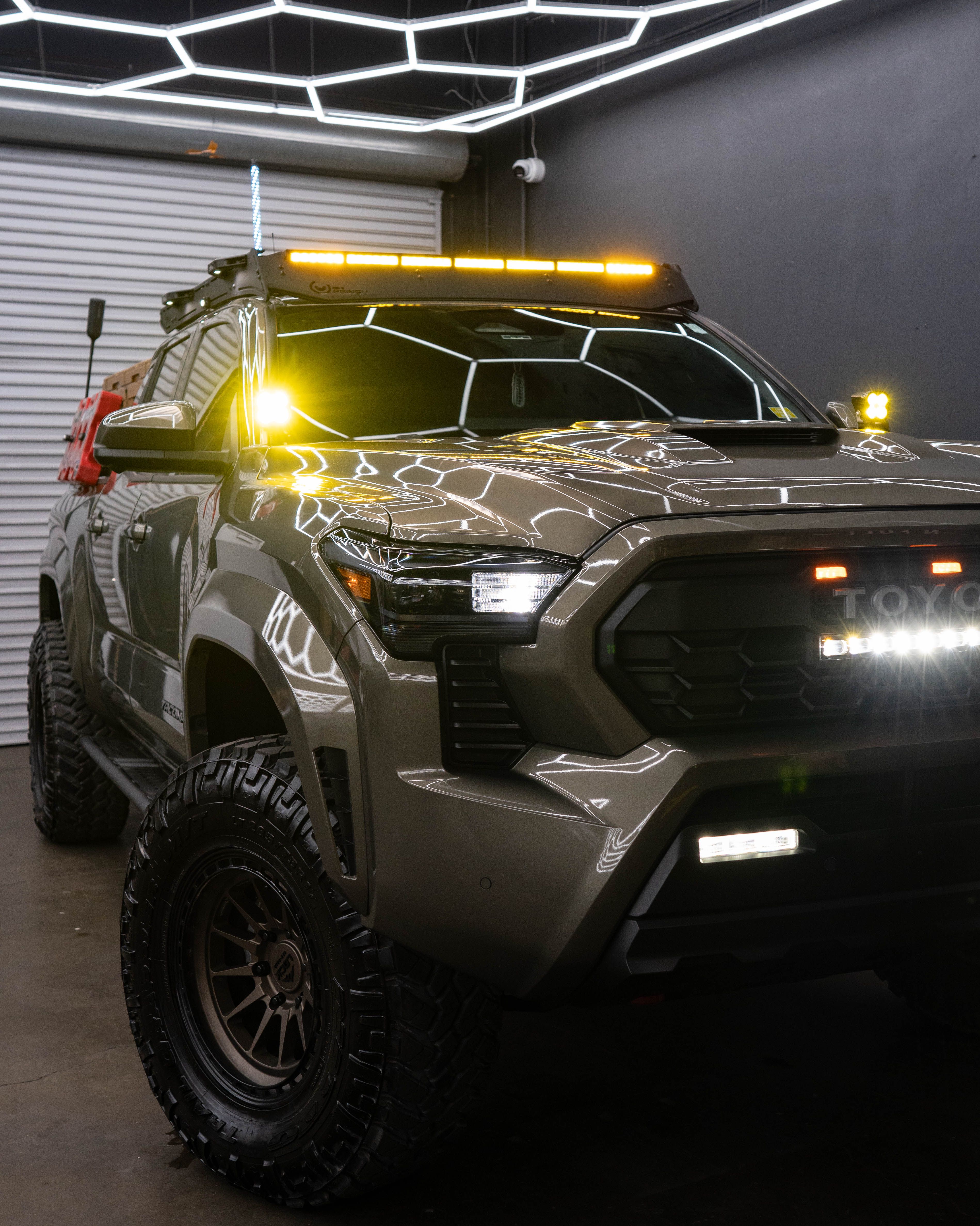 Used 2024 Toyota Tacoma TRD Sport w/ TRD Sport Premium Package AWD/4WD image 5