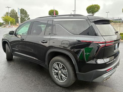 Used 2025 Chevrolet Traverse LT AWD/4WD image 4