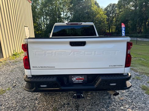 Used 2022 Chevrolet Silverado 2500 Custom w/ Custom Convenience Package AWD/4WD image 9