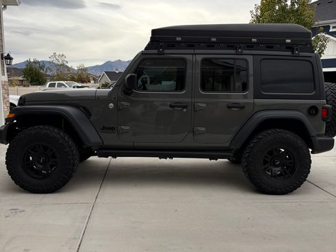 Used 2019 Jeep Wrangler Unlimited Sport image 2