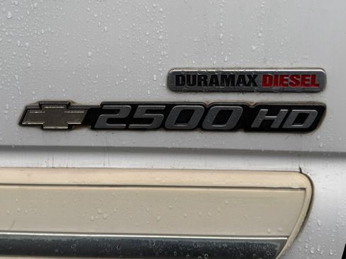 Used 2004 Chevrolet Silverado 2500 LT w/ Heavy-Duty Power Package image 16