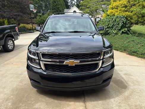 Used 2018 Chevrolet Suburban LT RWD image 14