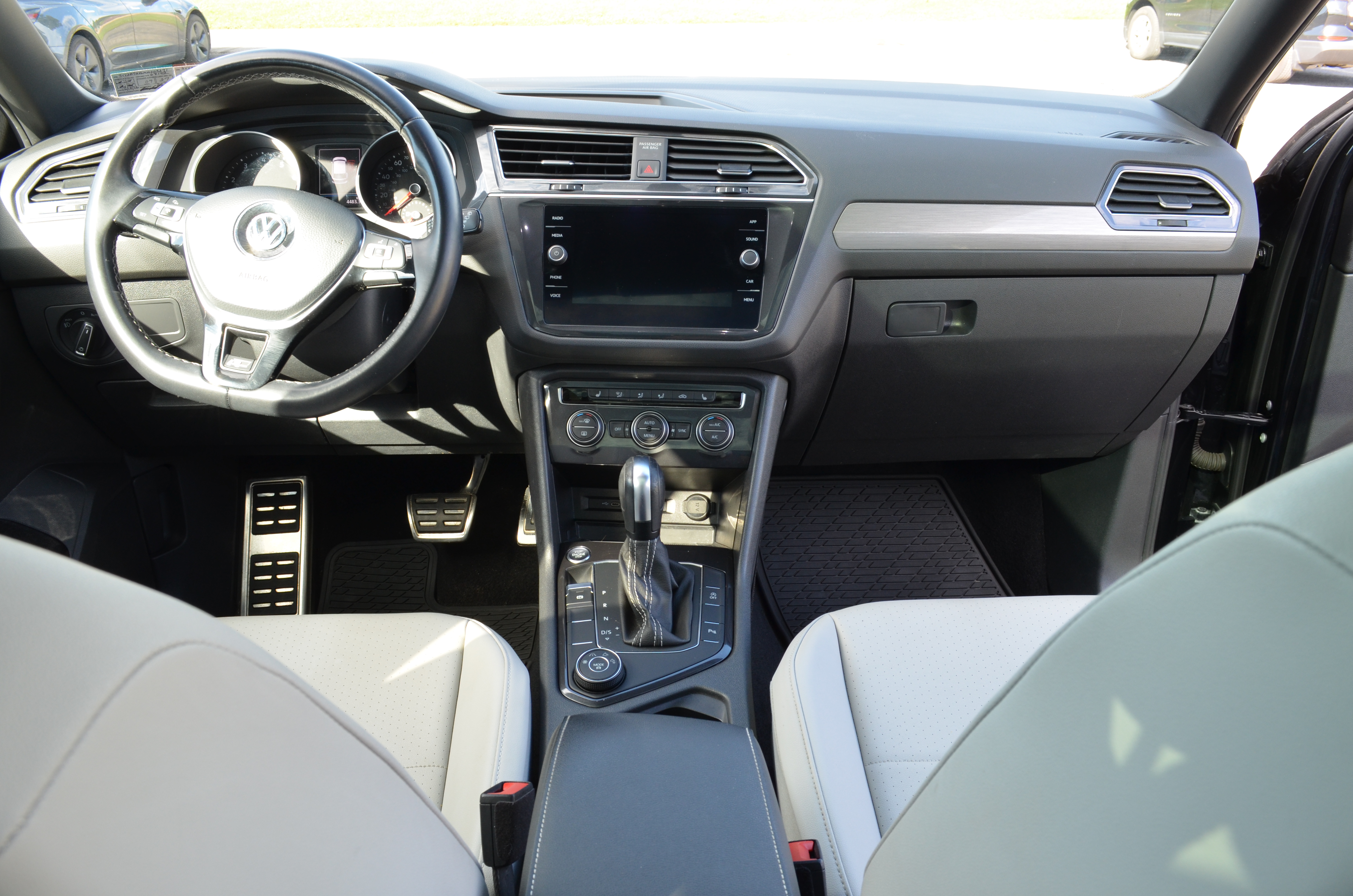 Used 2021 Volkswagen Tiguan SE R-Line AWD/4WD image 12