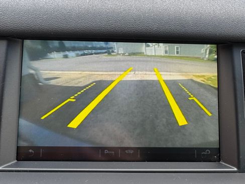 Used 2016 Land Rover Discovery Sport SE AWD/4WD image 14