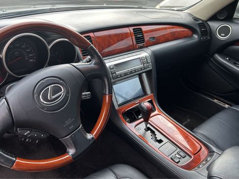Used 2004 Lexus SC 430 Convertible image 9