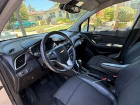 Used 2018 Chevrolet Trax LT w/ LT Convenience Package AWD/4WD image 9