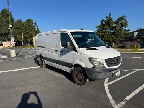 Used 2016 Mercedes-Benz Sprinter 2500 image 12