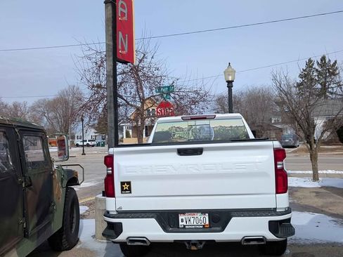 Used 2023 Chevrolet Silverado 1500 RST image 2