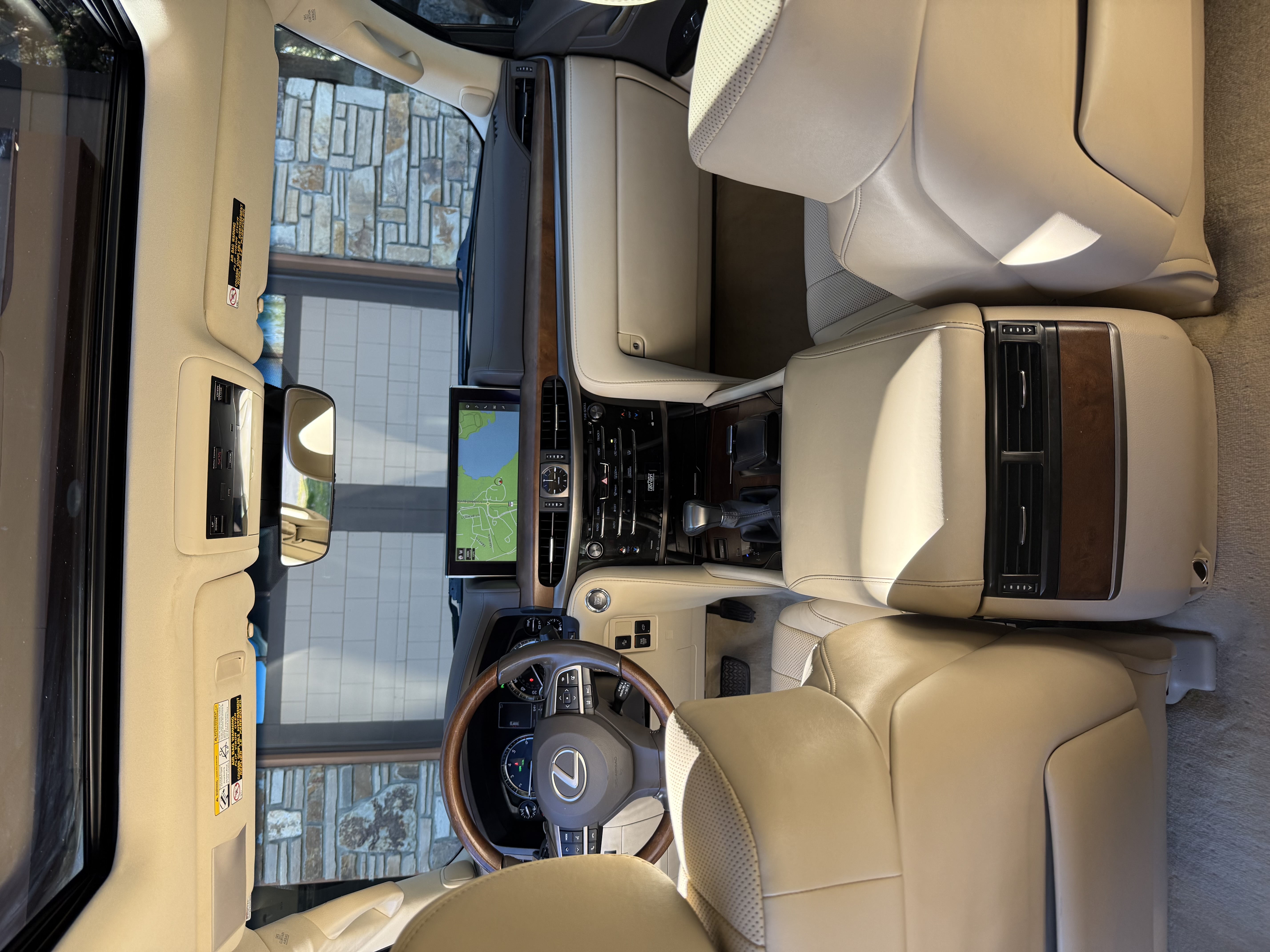 Used 2016 Lexus LX 570 4WD w/ Luxury Package image 11