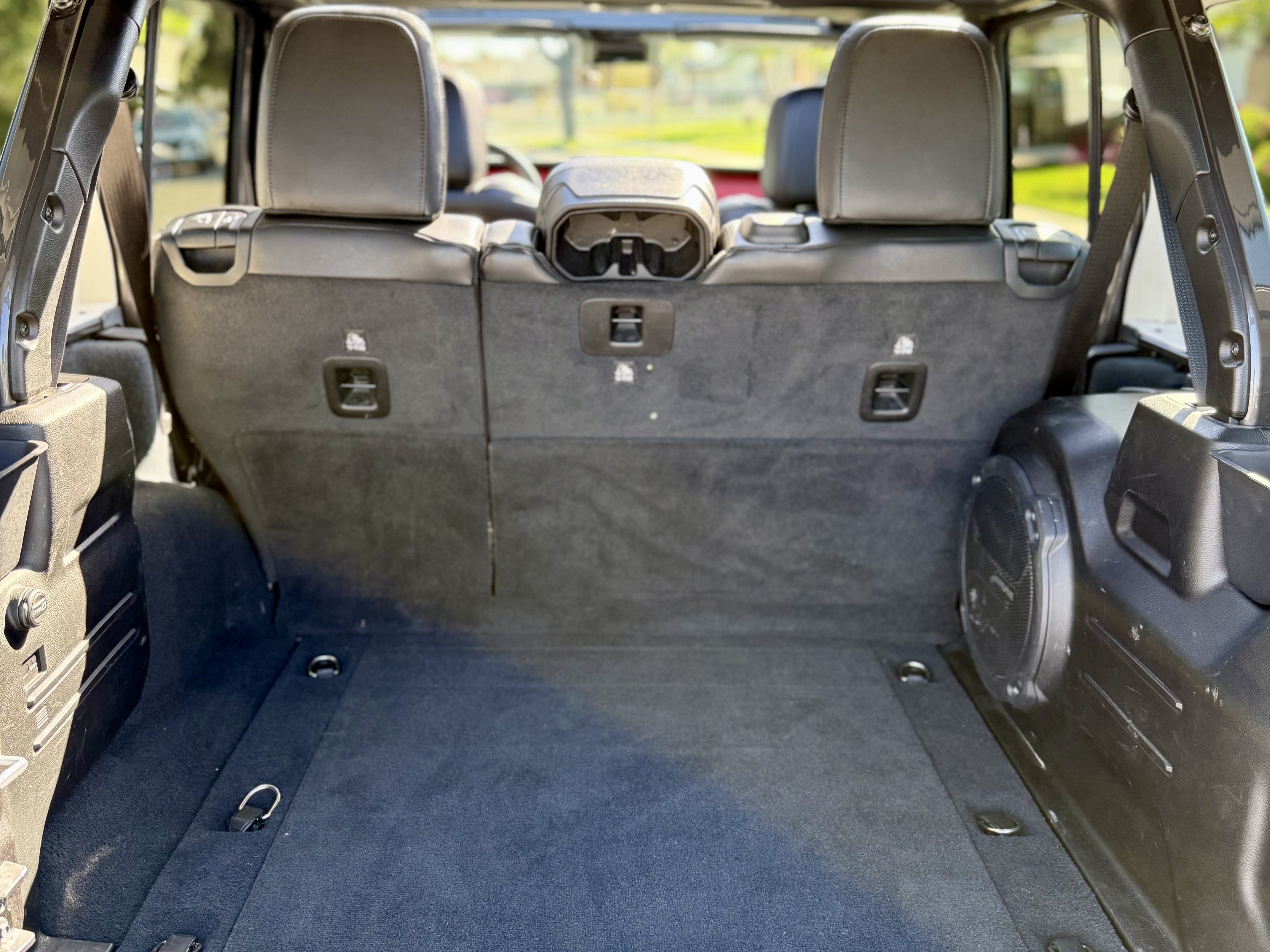 Used 2022 Jeep Wrangler Unlimited Rubicon w/ Xtreme Recon 35" Tire Package AWD/4WD image 8